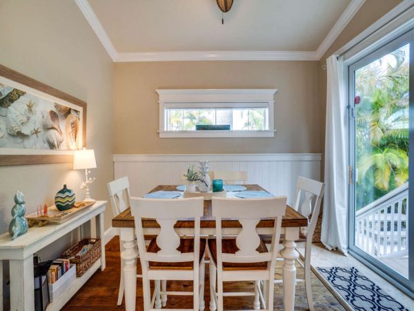 Holmes Beach Vacation Home Three Bedroom Walk to Beach