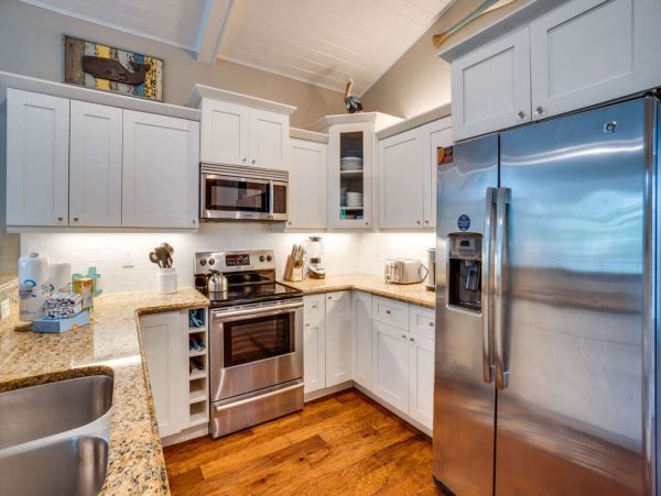 Holmes Beach Vacation Home Three Bedroom Walk to Beach