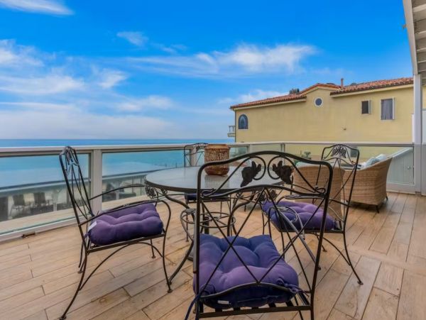 Charming Vacation Duplex in Dana Point Close to Beach Sleeps 6
