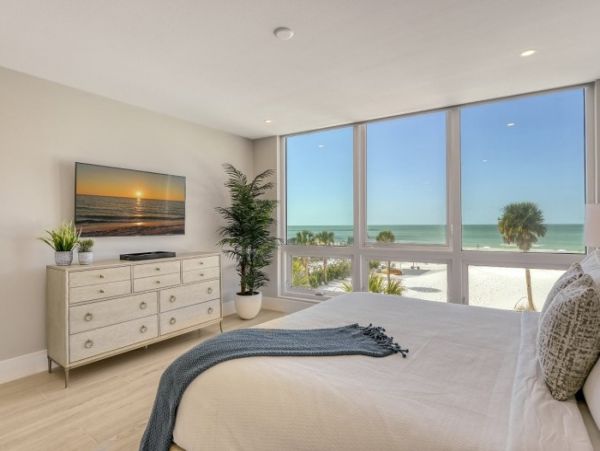 On Beach Luxury Vacation Condo Three Bedroom