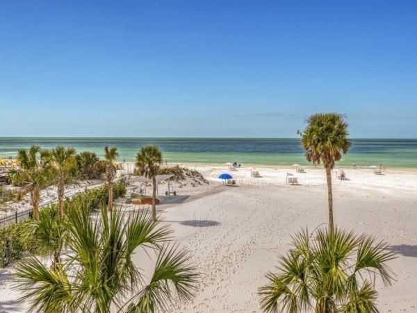 On Beach Luxury Vacation Condo Three Bedroom