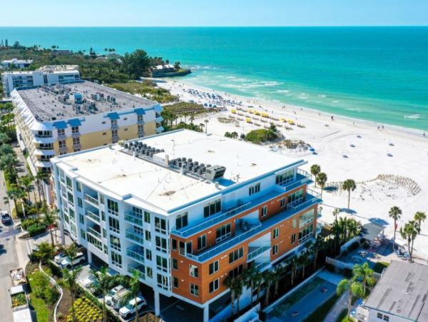 On Beach Luxury Vacation Condo Three Bedroom