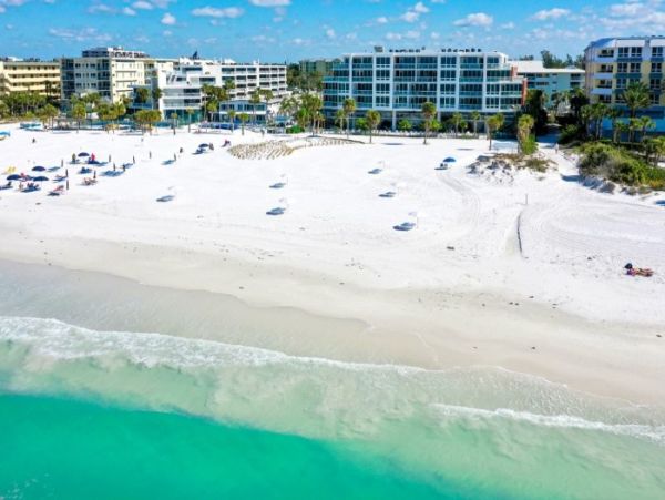 On Beach Luxury Vacation Condo Three Bedroom