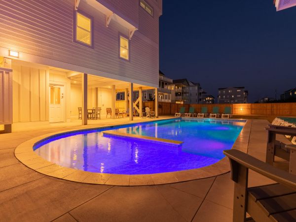 Luxury Vacation Pool Home in Salvo Close to Beach
