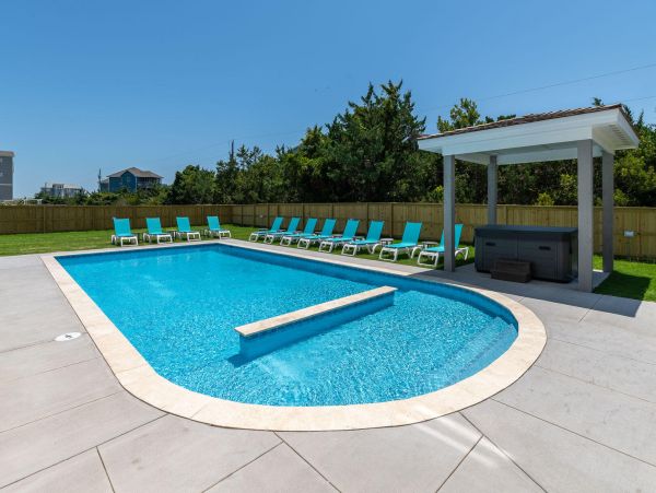 Luxury Vacation Pool Home in Salvo Close to Beach
