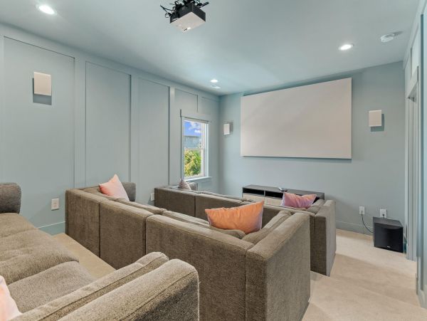 Luxury Vacation Pool Home in Salvo Close to Beach
