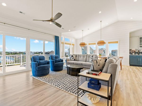Luxury Vacation Pool Home in Salvo Close to Beach