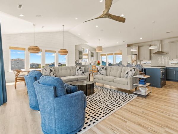 Luxury Vacation Pool Home in Salvo Close to Beach