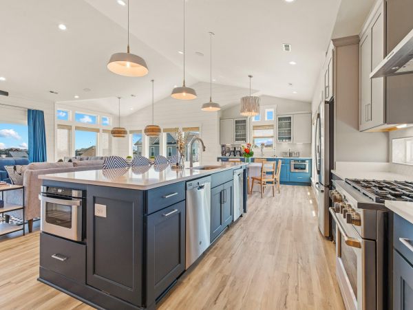 Luxury Vacation Pool Home in Salvo Close to Beach