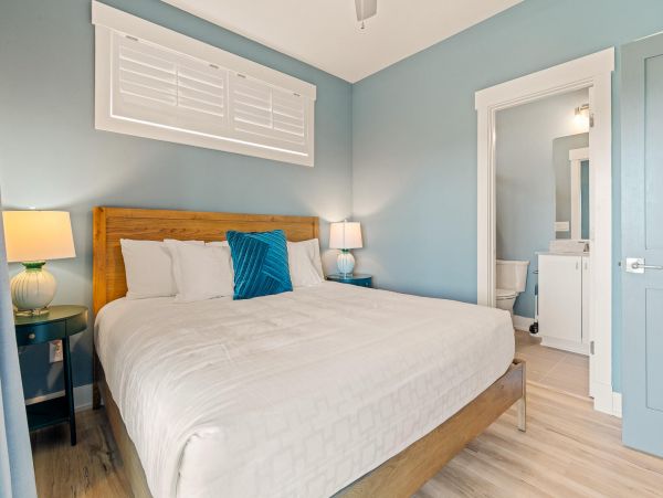 Luxury Vacation Pool Home in Salvo Close to Beach