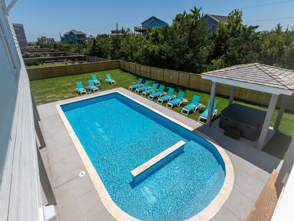 Luxury Vacation Pool Home in Salvo Close to Beach