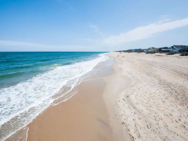 Luxury Vacation Pool Home in Salvo Close to Beach