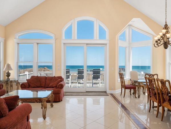 Stunning Vacation Home in Outer Banks on Beach with Pool