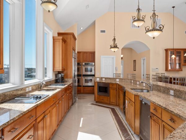 Stunning Vacation Home in Outer Banks on Beach with Pool