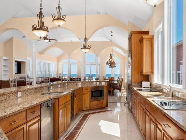Stunning Vacation Home in Outer Banks on Beach with Pool