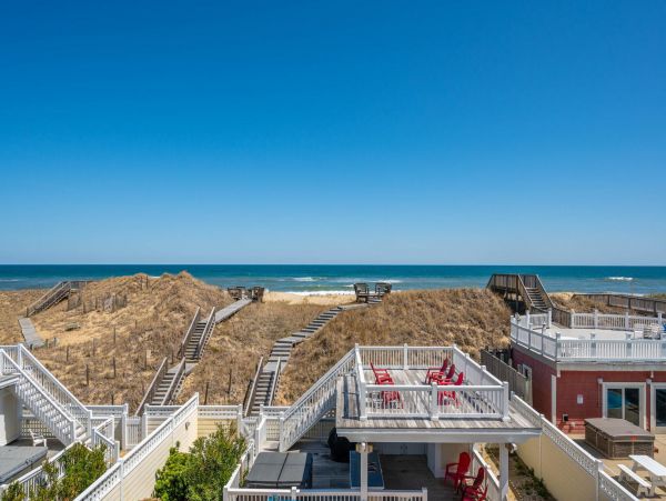 Stunning Vacation Home in Outer Banks on Beach with Pool