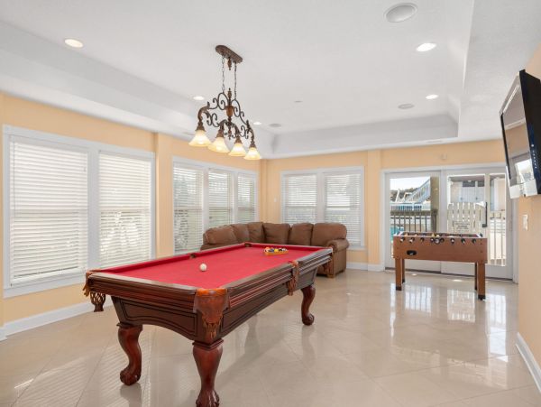 Stunning Vacation Home in Outer Banks on Beach with Pool
