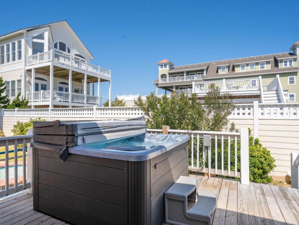 Stunning Vacation Home in Outer Banks on Beach with Pool