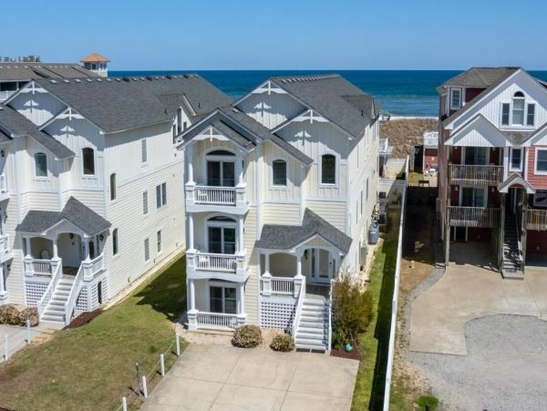 Stunning Vacation Home in Outer Banks on Beach with Pool