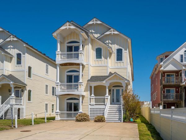 Stunning Vacation Home in Outer Banks on Beach with Pool