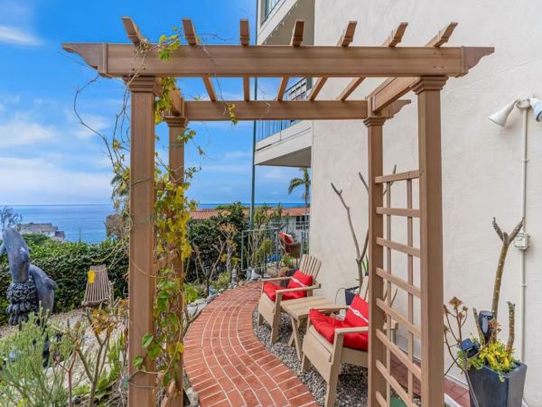 Luxury Vacation Condo in Laguna Beach Steps from the Beach