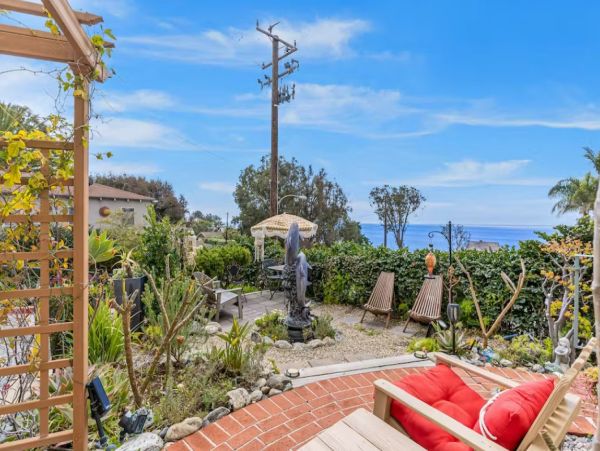 Luxury Vacation Condo in Laguna Beach Steps from the Beach