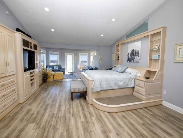 On Beach Corolla Vacation Home Seventeen Bedroom