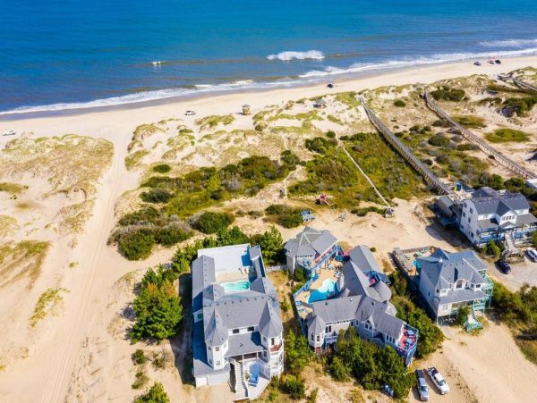 On Beach Corolla Vacation Home Seventeen Bedroom