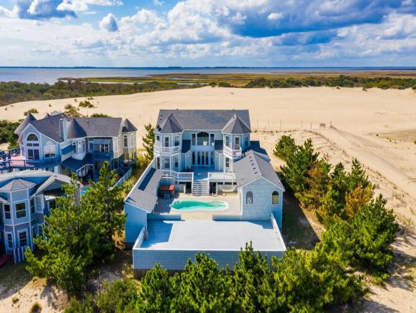 On Beach Corolla Vacation Home Seventeen Bedroom