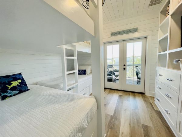 Santa Rosa Beach Vacation Home Five Bedroom Walk to Beach