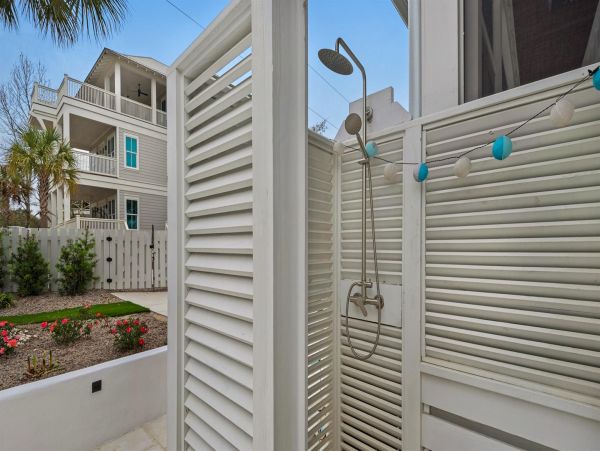 Santa Rosa Beach Vacation Home Five Bedroom Walk to Beach