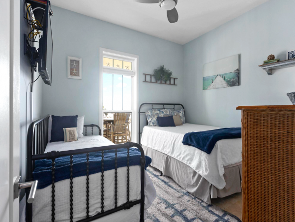Pensacola Beach Vacation home Gulfside of Road