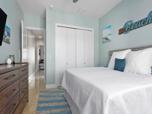Pensacola Beach Vacation home Gulfside of Road