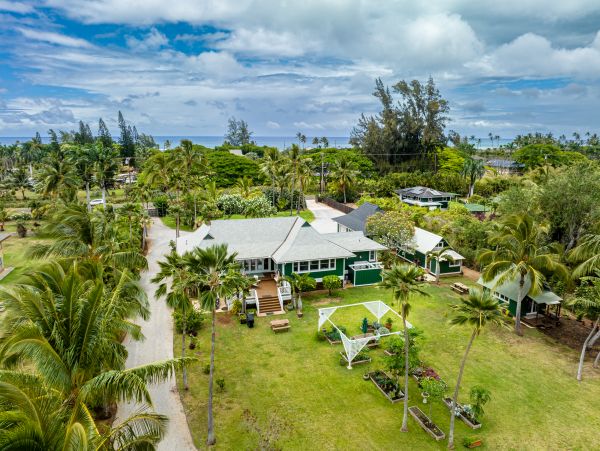Walk to Beach Waialua Vacation Home Three Bedroom