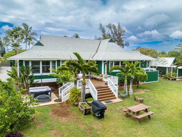 Walk to Beach Waialua Vacation Home Three Bedroom