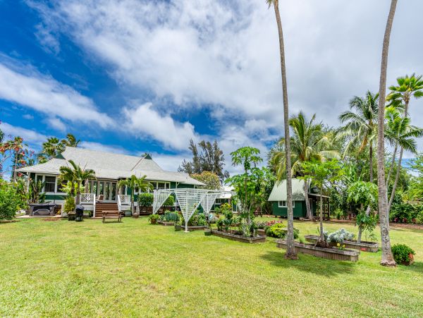 Walk to Beach Waialua Vacation Home Three Bedroom