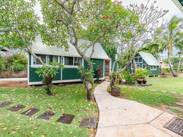 Walk to Beach Waialua Vacation Home Three Bedroom