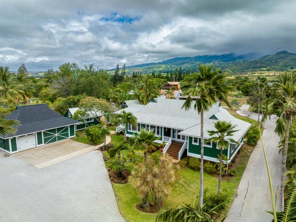 Walk to Beach Waialua Vacation Home Three Bedroom