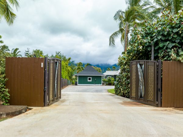 Walk to Beach Waialua Vacation Home Three Bedroom
