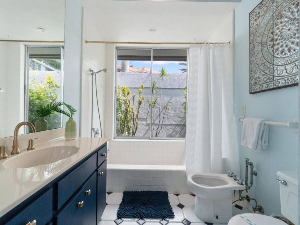 Canal-Front Vacation Home in Marco Island with Pool & Tennis Court