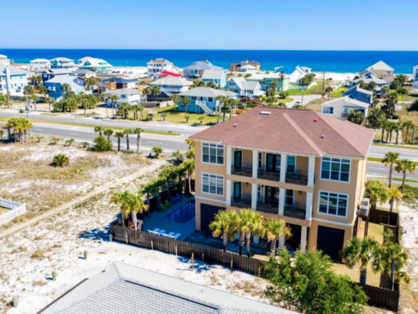 3 min walk to beach 1 minute walk to bay
