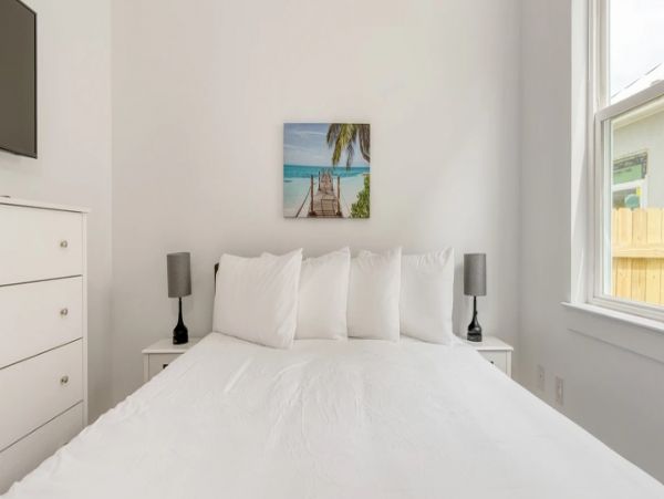 Luxury Vacation Pool Home in Destin Sleeps 20