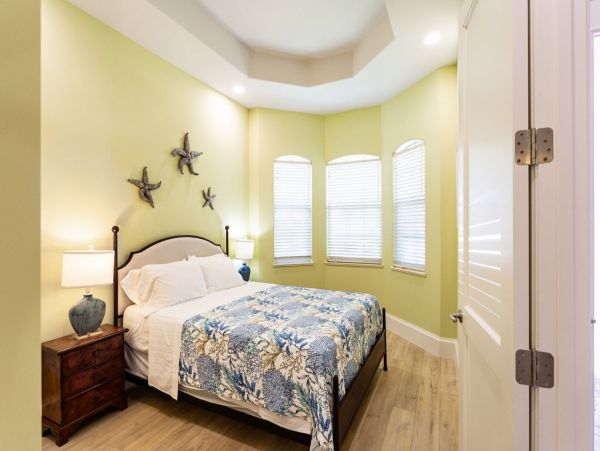 Naples 4 Bedroom Vacation Home with Private Pool