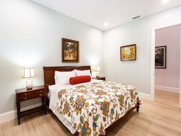 Naples 4 Bedroom Vacation Home with Private Pool