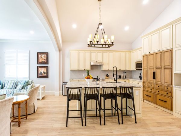 Naples 4 Bedroom Vacation Home with Private Pool
