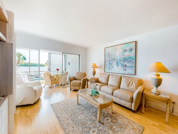 Bayfront Vacation Condo in Longboat Key Sleeps 4