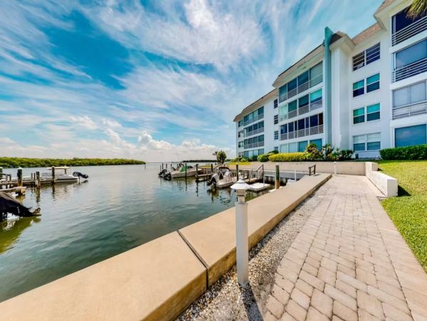 Bayfront Vacation Condo in Longboat Key Sleeps 4