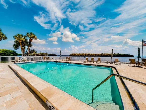Bayfront Vacation Condo in Longboat Key Sleeps 4