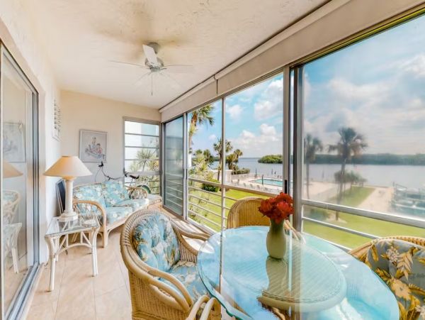 Bayfront Vacation Condo in Longboat Key Sleeps 4