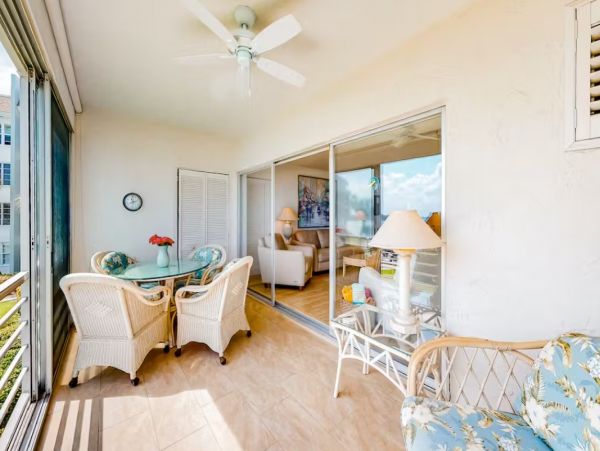 Bayfront Vacation Condo in Longboat Key Sleeps 4